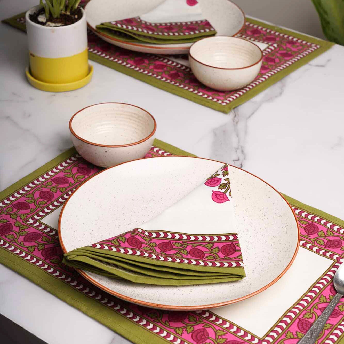 Gudhal - Set of 6 Table mats and 6 napkin